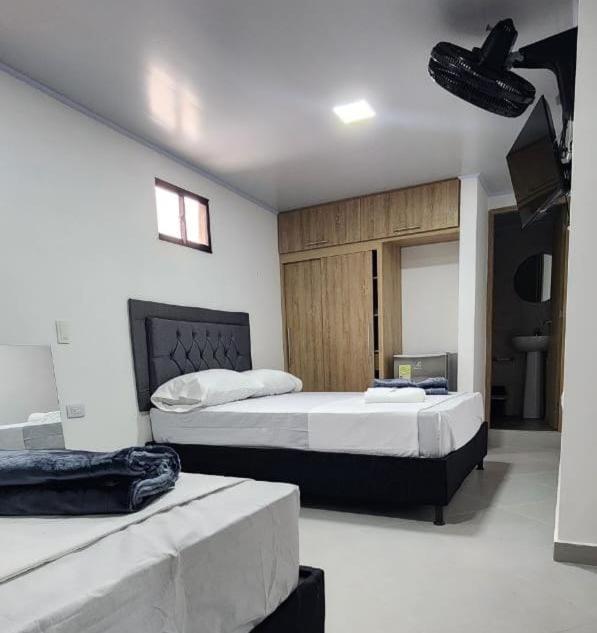 Postel nebo postele na pokoji v ubytování Aparta Hotel la 80 Estadio