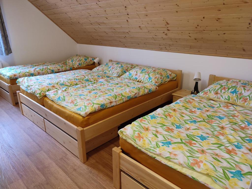 Postel nebo postele na pokoji v ubytování Ubytování Niki