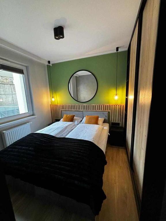 En eller flere senge i et værelse på HELLO Apartamenty - Pinia blisko Aquaparku