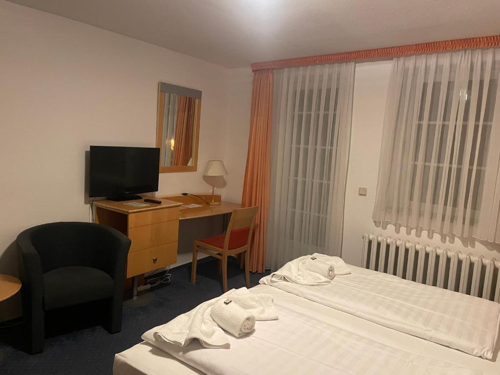 Postel nebo postele na pokoji v ubytování Hotel Zum Strand