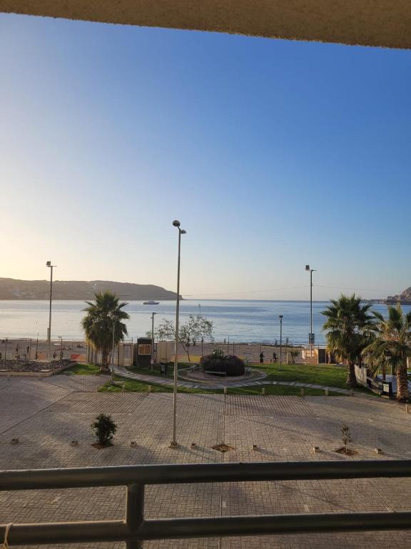 - Balcón con vistas al océano en Departamento la herradura frente al mar, en Coquimbo