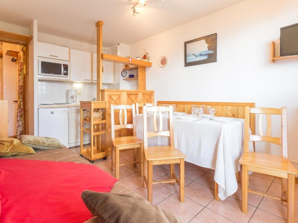 a kitchen and living room with a table and chairs at Appartement La Rosière, 2 pièces, 6 personnes - FR-1-275-158 in La Rosière