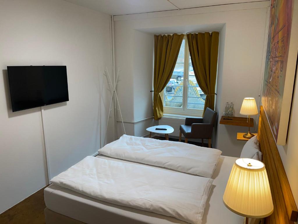 Postel nebo postele na pokoji v ubytování Hotel Swiss Bellevue Aathal