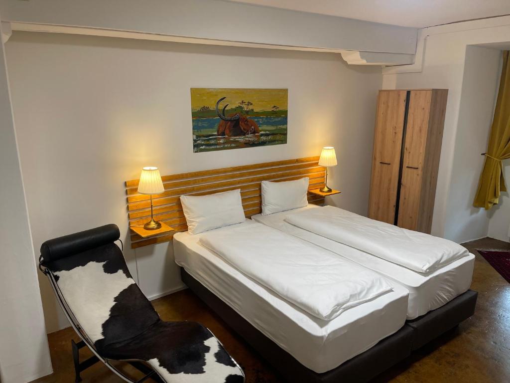 Postel nebo postele na pokoji v ubytování Hotel Swiss Bellevue Aathal
