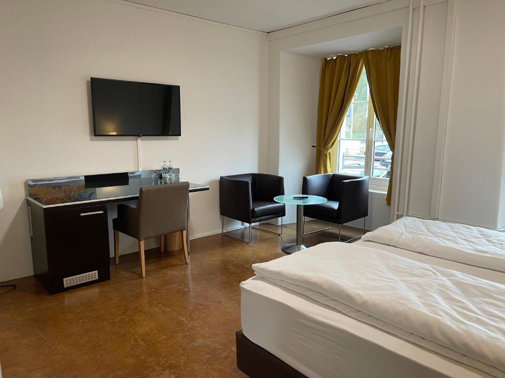 TV a/nebo společenská místnost v ubytování Hotel Swiss Bellevue Aathal