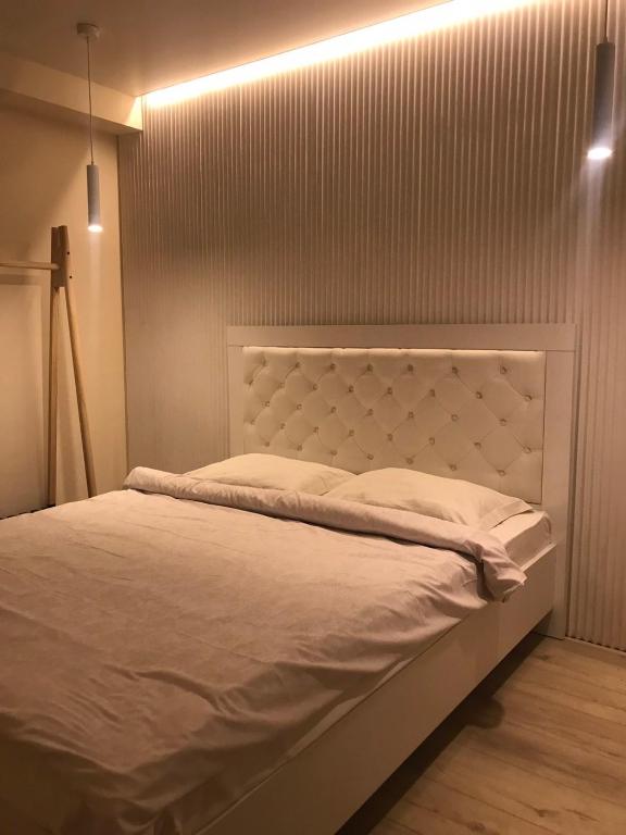 Postel nebo postele na pokoji v ubytování Vip Sadyba Svalyava Apartment