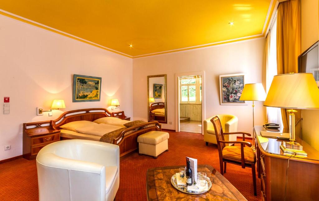 Postel nebo postele na pokoji v ubytování Hotel Villa Elben Lörrach bei Basel