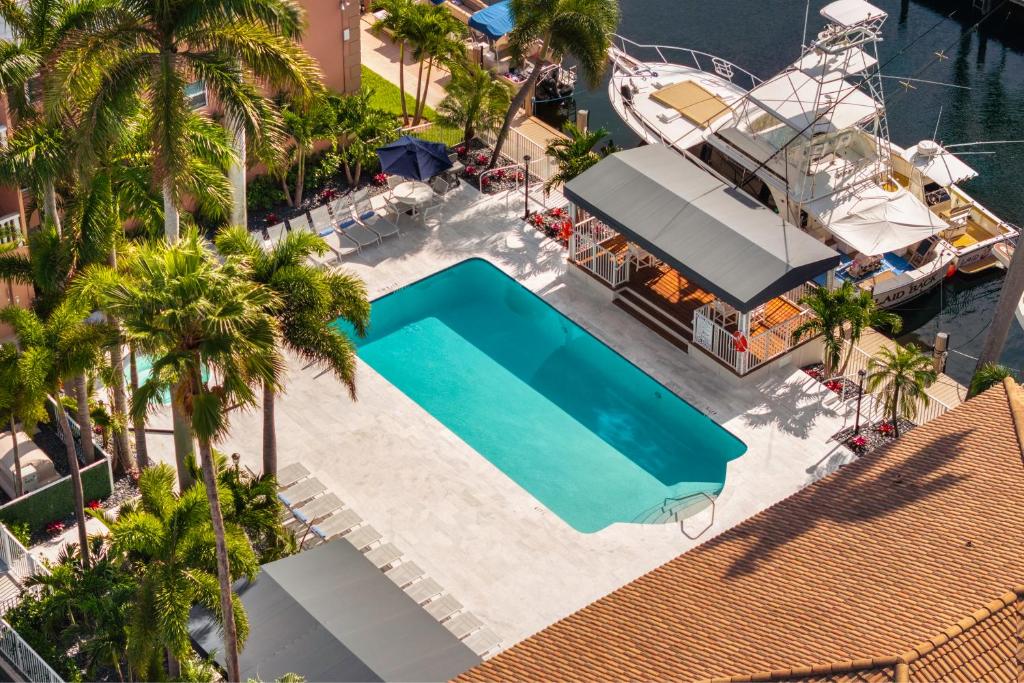 an overhead view of a swimming pool next to a boat at Coconut Bay Resort in Fort Lauderdale