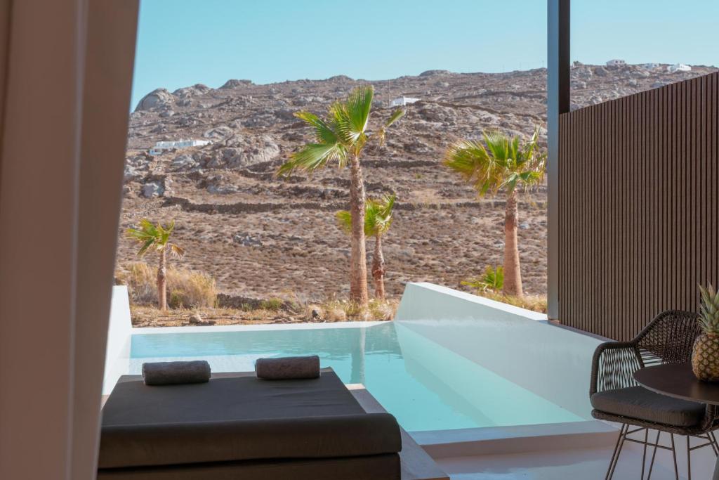 Bazén v ubytování Ftelia Black Villas nebo v jeho okolí