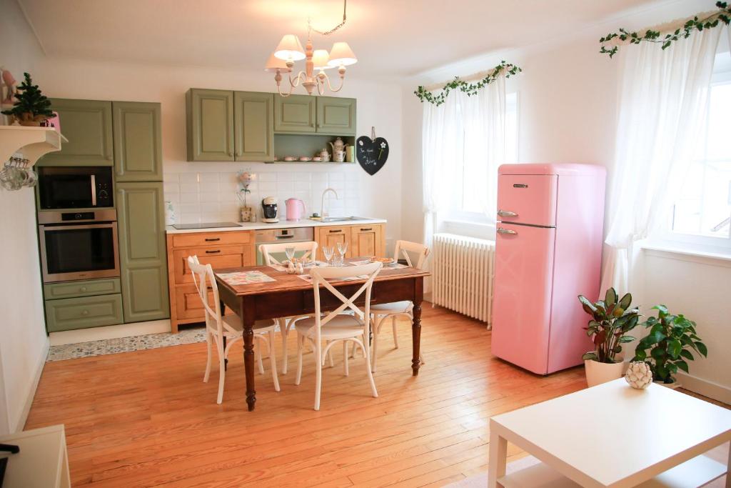 Kuchyň nebo kuchyňský kout v ubytování Villa Camélias, appartements de charme