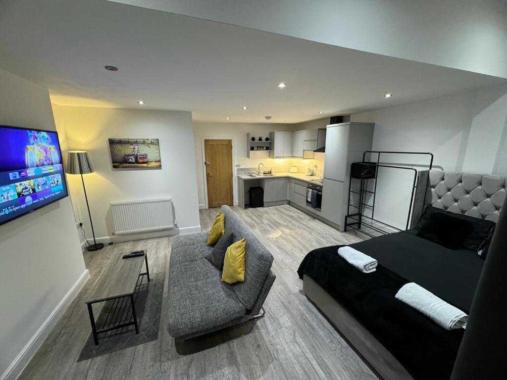 a living room with a bed and a couch at LT Apartment 62 - FREE PARKING in Leicester