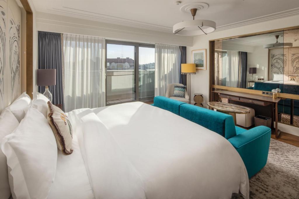 
King Room with Balcony - City View 
