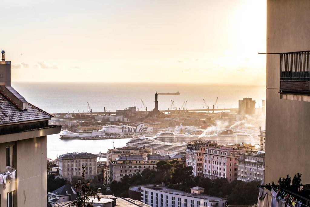 a view of a city with ships in the water at Castelletto - Appartamento+P. Auto : La Funicolare in Genova