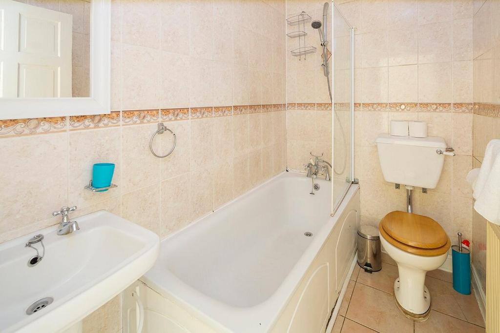 Koupelna v ubytování Welcoming Flat By Kasar Stays