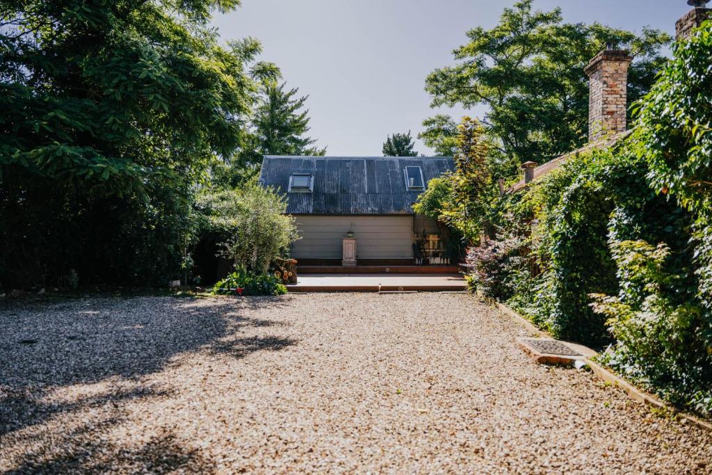 Roses Hillside Convent View, Daylesford (updated prices 2024)