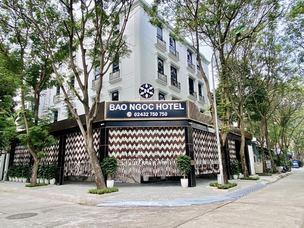 a building with a sign that reads bao nooco hotel at Bao Ngoc hotel Pháp Vân in Hanoi