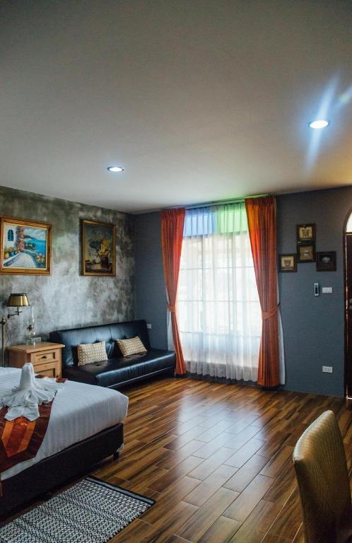 Postel nebo postele na pokoji v ubytování Huen San Fang hotel โรงแรมเฮือนแสนฝาง