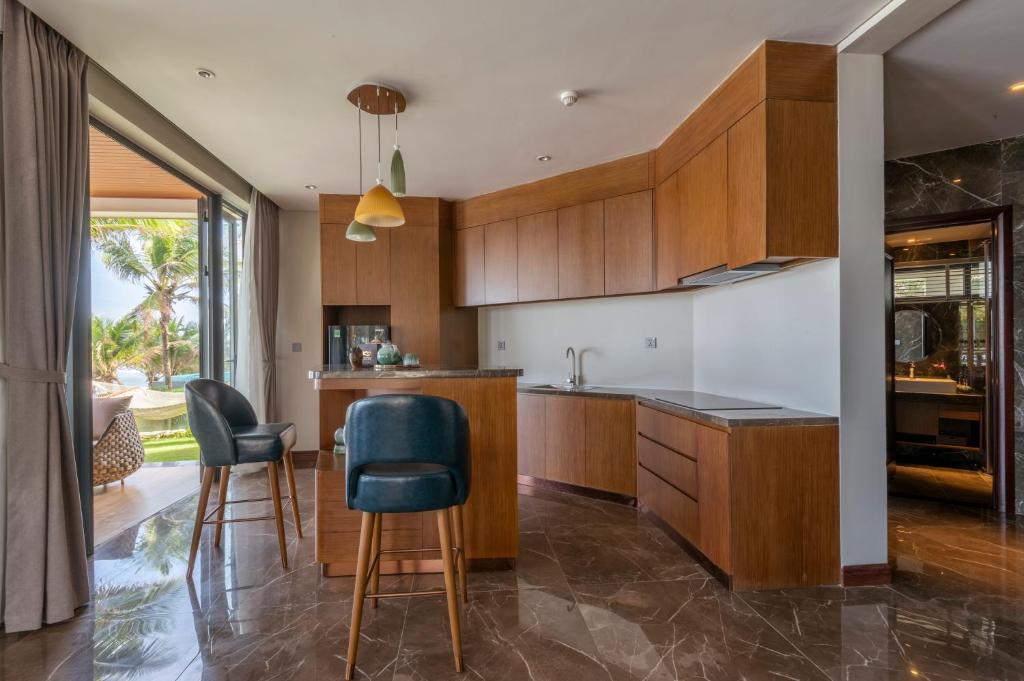 Kuchyň nebo kuchyňský kout v ubytování KOI Resort & Residence Da Nang
