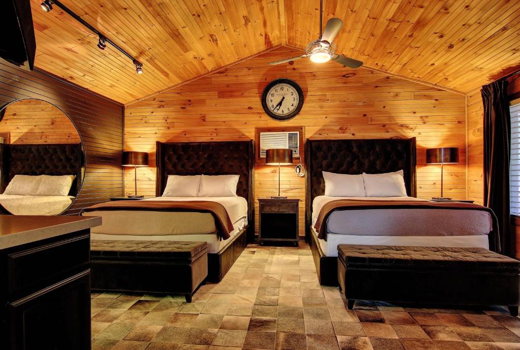 The Hideout RR 6954 - Housity