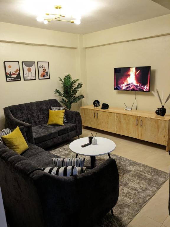 TV a/nebo společenská místnost v ubytování Rawin Homes