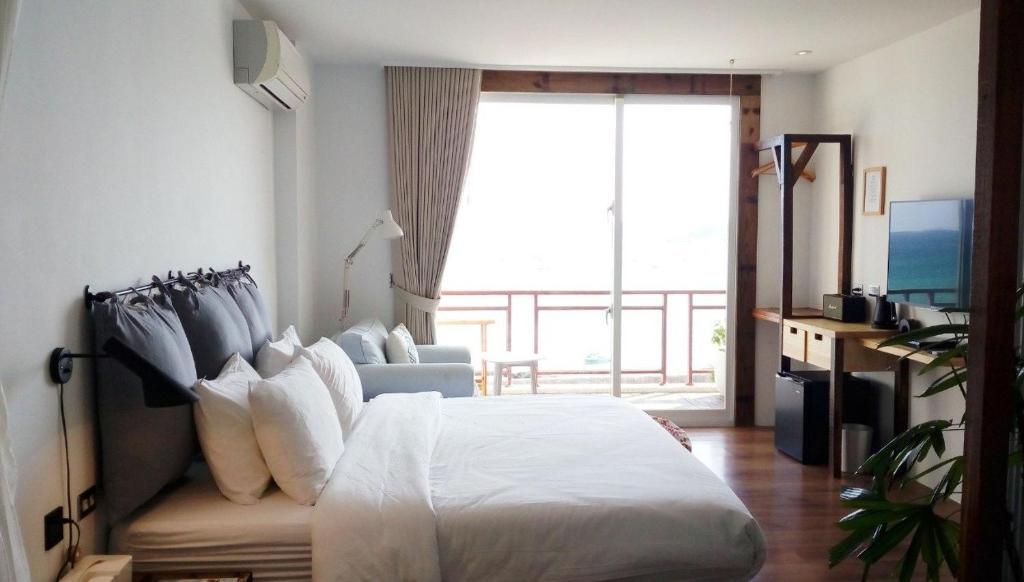 Rúm í herbergi á il Piccolo Polpo Hotel