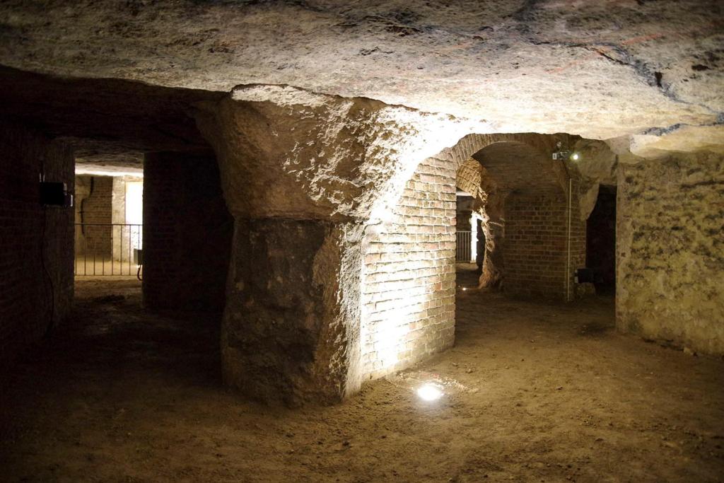 a dark room with a brick wall and a brick pillar at Le Clos Maldier - Gîte de la Belle vue in Laon