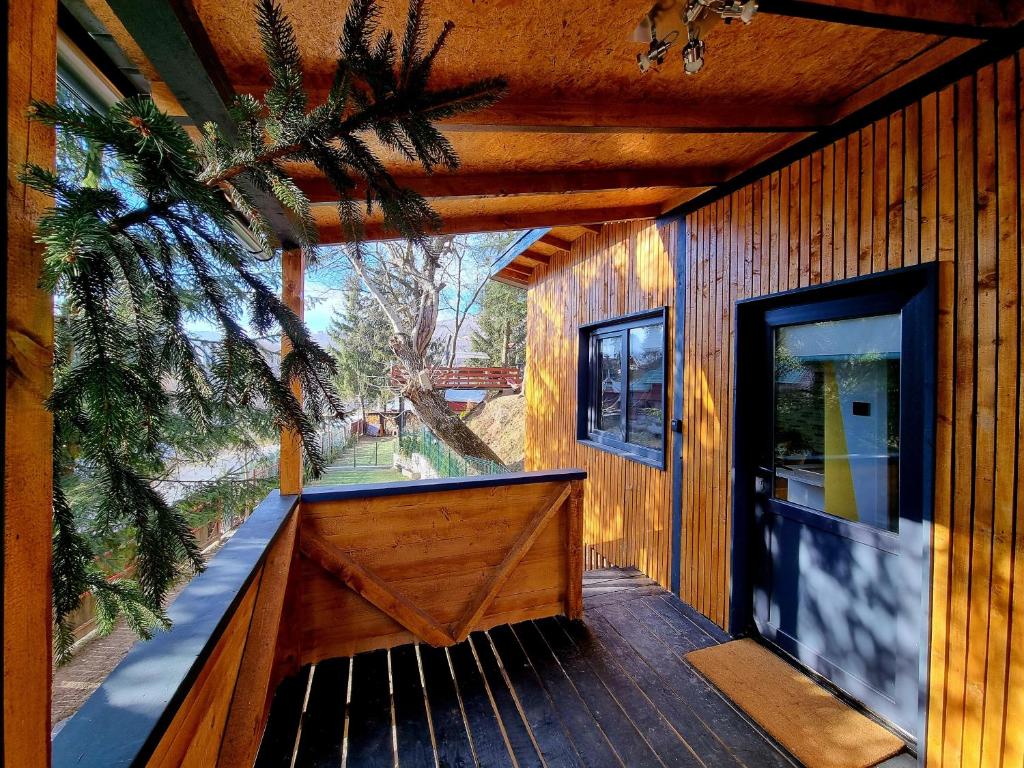 Balkón nebo terasa v ubytování Tiny House Căsuța cocoțată - Valea Doftanei - 2camere