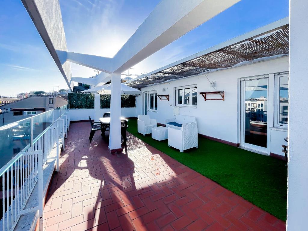 A balcony or terrace at La Terrazza Imperiale