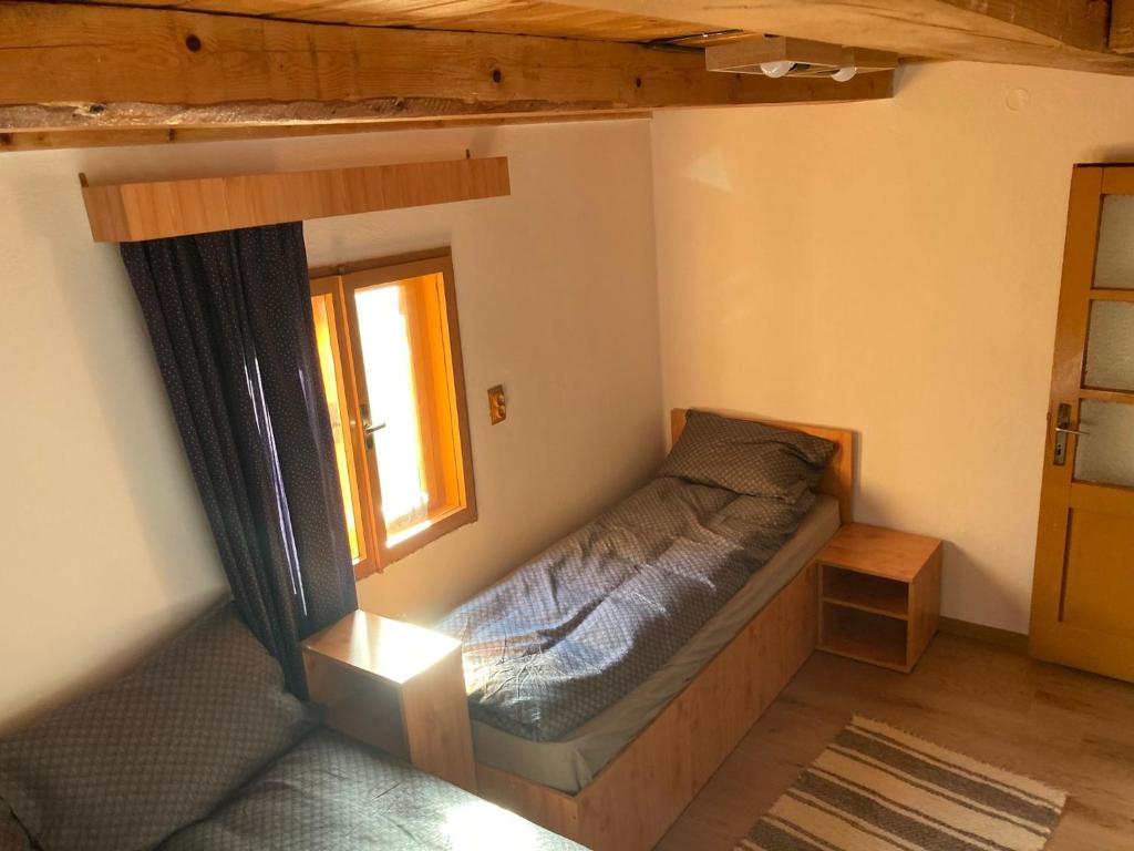 Una cama o camas en una habitaci&oacute;n de Evergreen Balvanyos