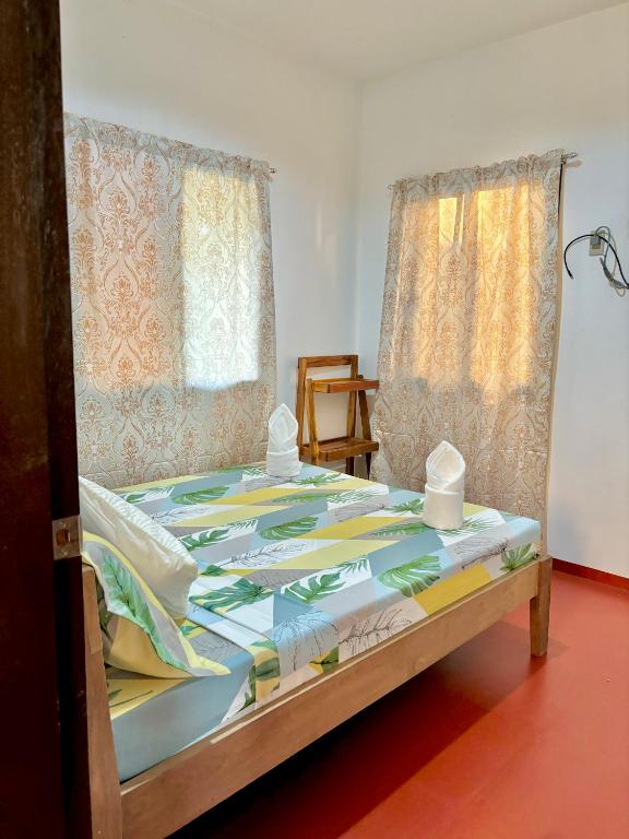 Postel nebo postele na pokoji v ubytování LUZVILLE Transient House - Port Barton