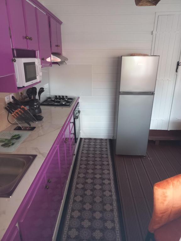 Kuchyň nebo kuchyňský kout v ubytování Joli appartement