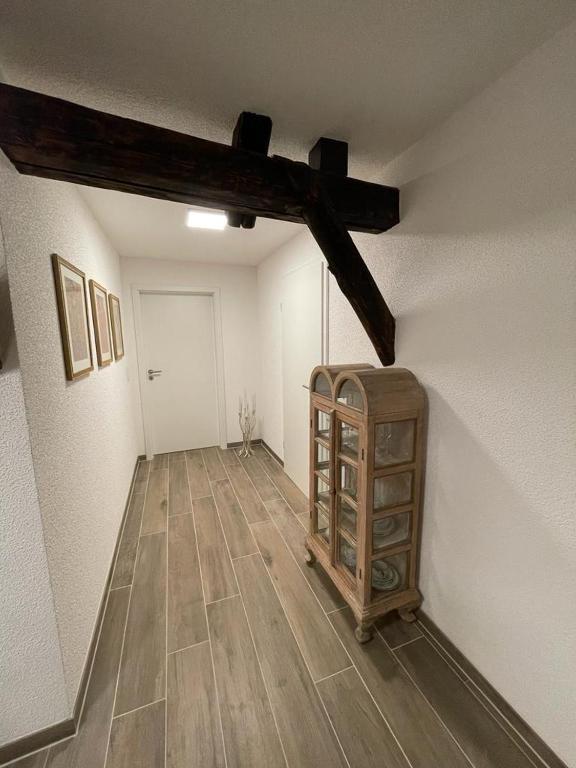 Knihovna v apartmánu