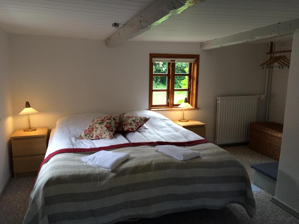 a bedroom with a bed with two towels on it at Villa Zira in Bjerringbro