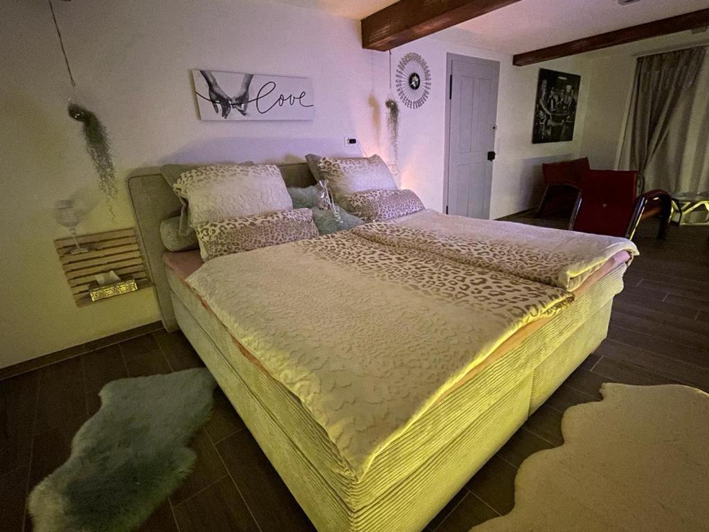 Postel nebo postele na pokoji v ubytování Escape Private SPA II