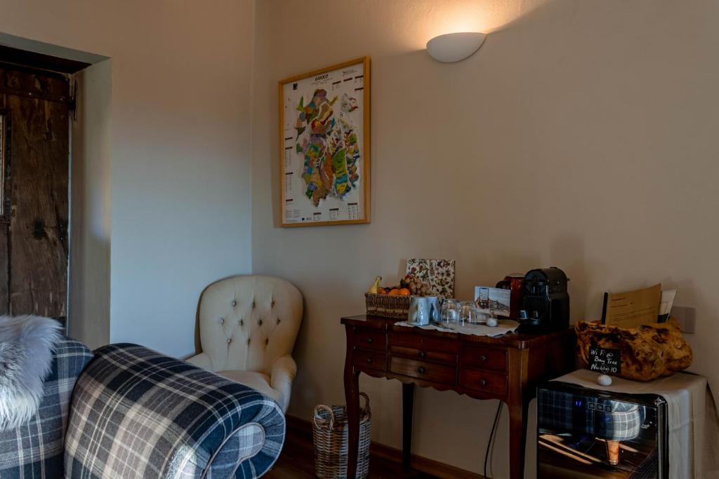 Příslušenství pro přípravu čaje a kávy v ubytování Number 10 Locanda B&B