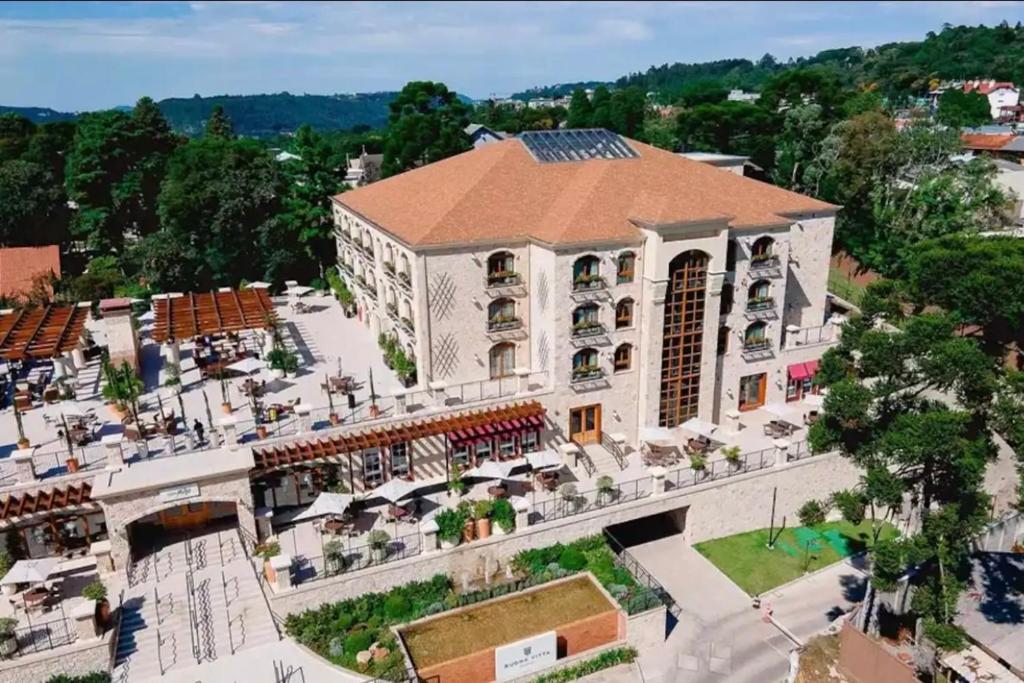 Nespecifikovaný výhled na hory nebo výhled na hory při pohledu z hotelu