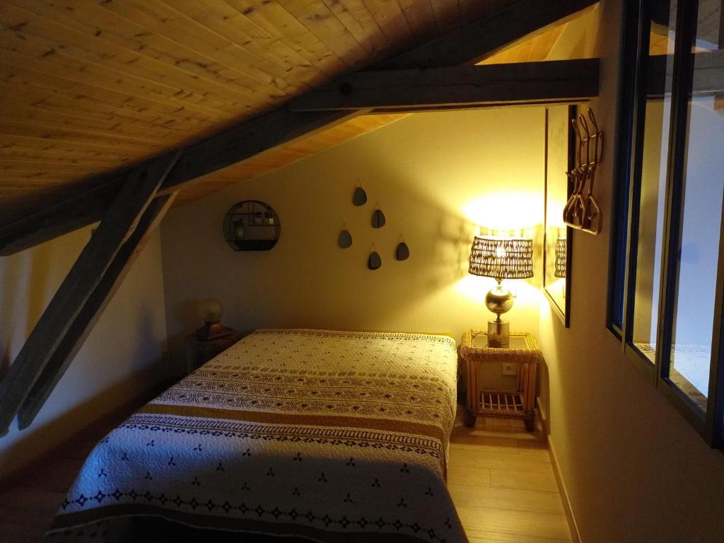 Llit o llits en una habitaci&oacute; de Maison de vacances 5 chambres
