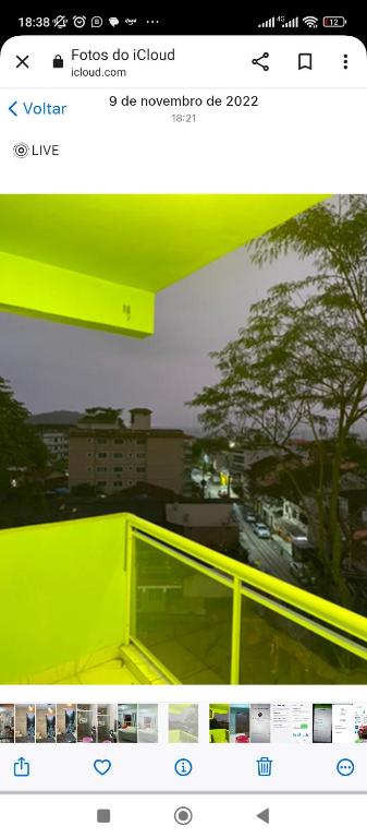 a screenshot of a website with a yellow window at Casa de veraneio garatucaia in Angra dos Reis
