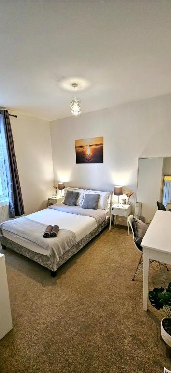 a bedroom with a large bed in a room at 1 bedroom flat in Gravesend in Kent