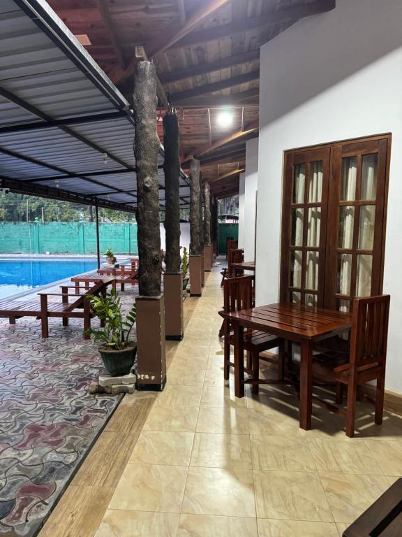Bazén v ubytování Paris Garden Resort nebo v jeho okolí