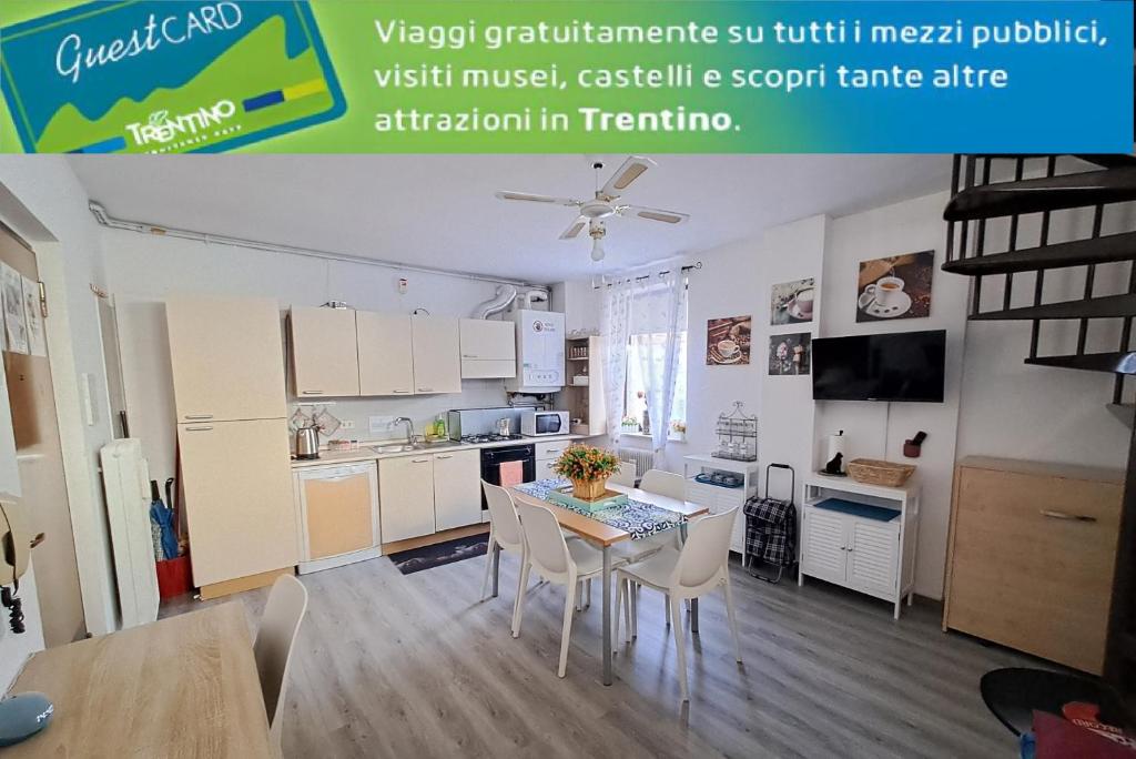 a kitchen and dining room with a table and chairs at Appartamento Al Ponte adiacente al parco, vicino all'ospedale e centro in Trento