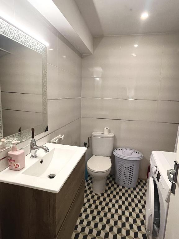 A bathroom at MONTGRIS 2-9