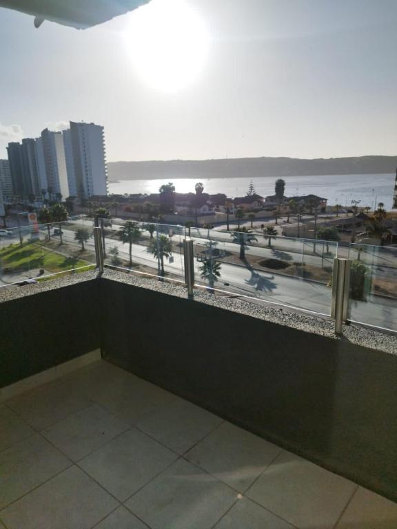 a balcony with a view of the ocean and buildings at Departamento Frente al Mar in Coquimbo