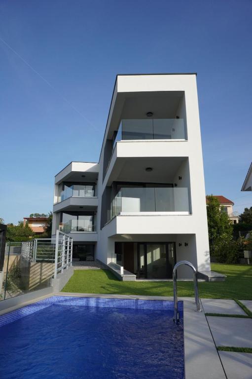 Villa Mirno More Apartments