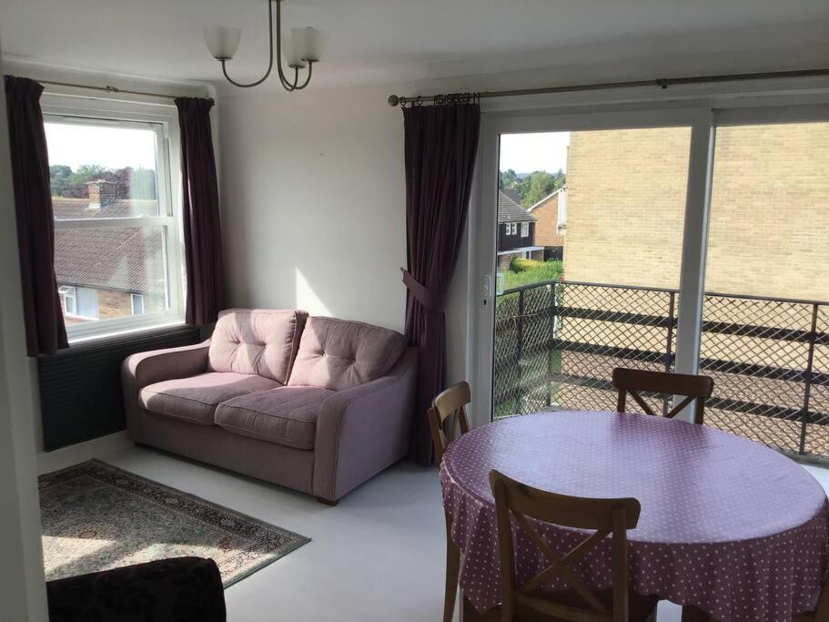 a living room with a couch and a table at Two bedroom flat, North Oxford in Oxford