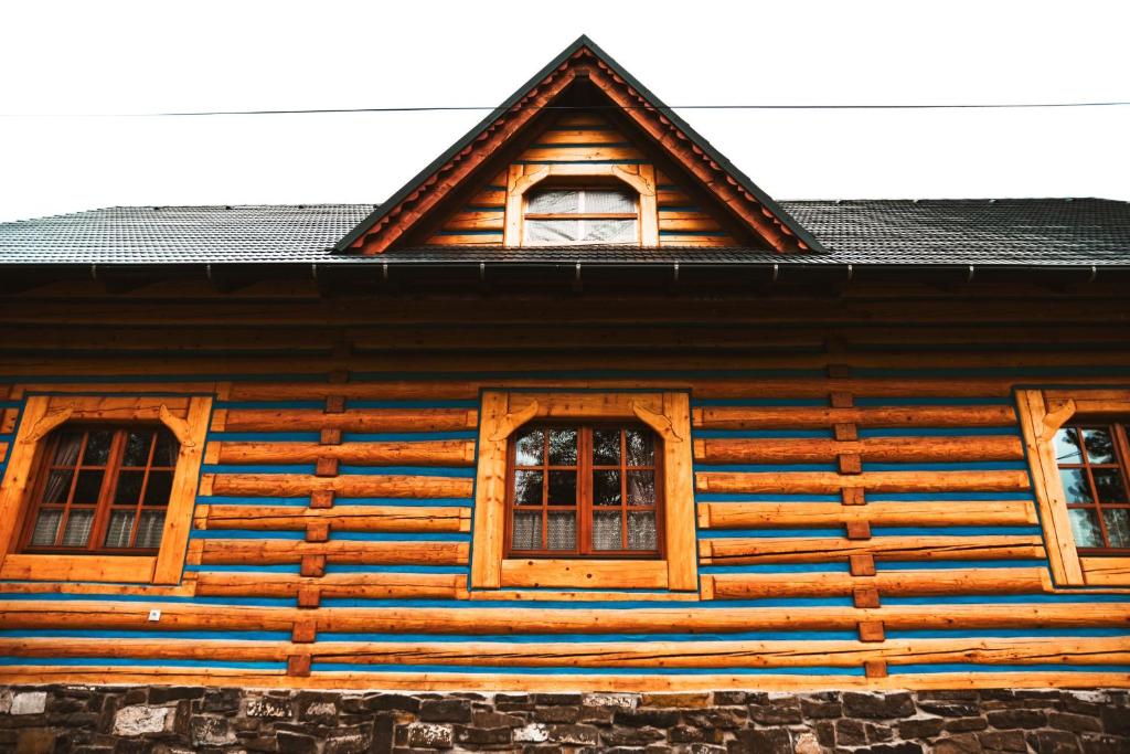 Budova, v ktorej sa horská chata nachádza