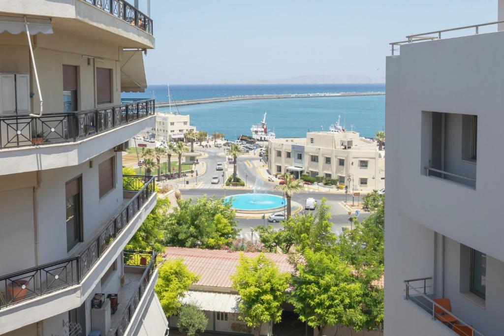 Chic, Downtown, Penthouse w Sundeck and Seaview