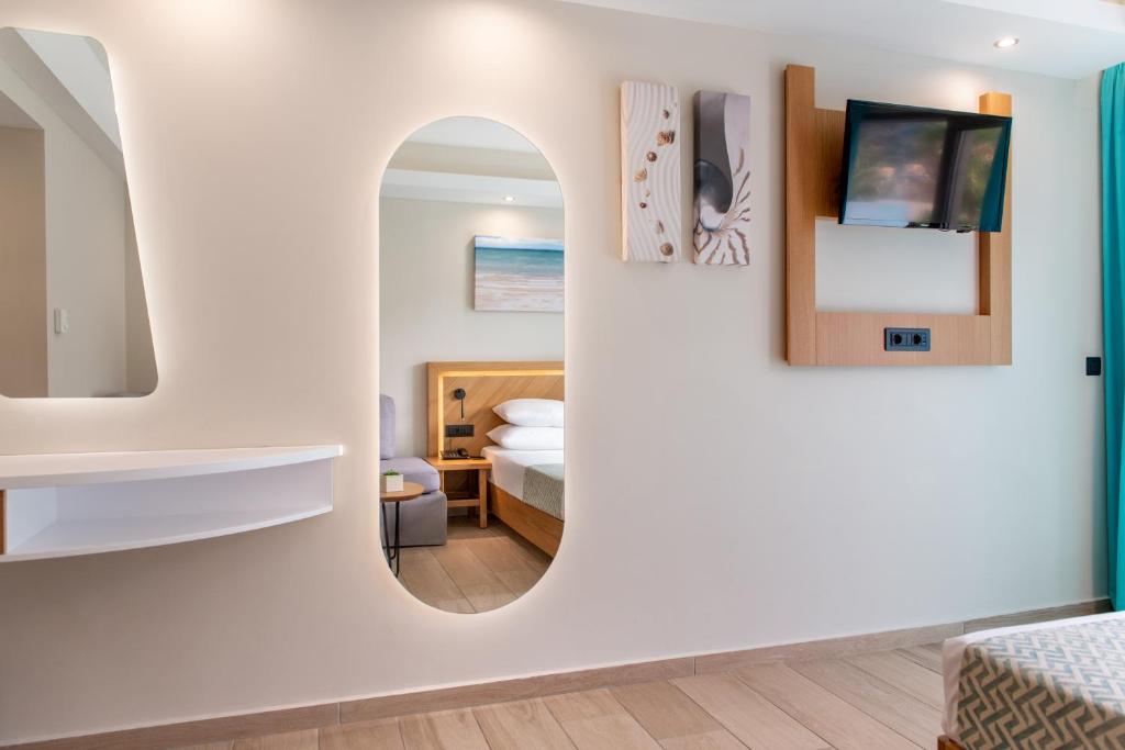 Royal & Imperial Belvedere Resort - 11