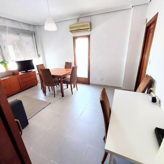 a dining room with a table and chairs at Apartamento Valencia capital 5 in Valencia