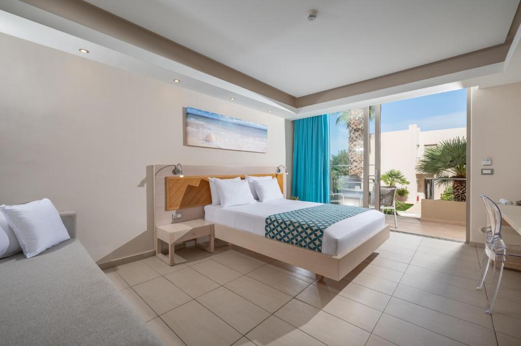 Royal & Imperial Belvedere Resort - 
